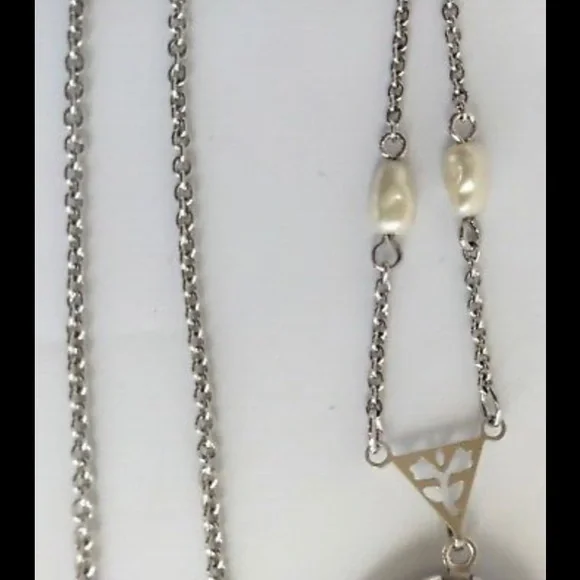 Avon Silver Tone Oval Shaped Locket With floral Design & Pearls - Picture 6 of 7